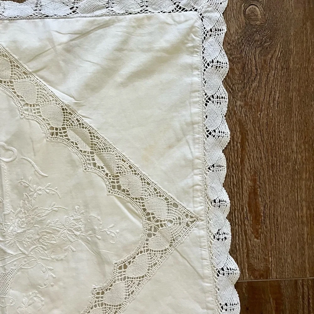 White Lace Trimmed Decorative Pillow Cover 24/25 Inches